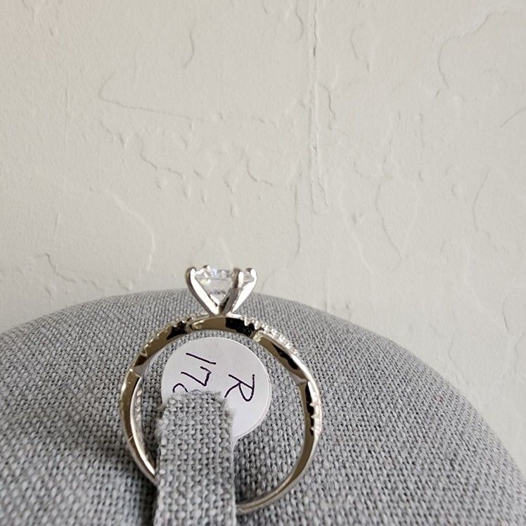 Stunning, NEW Engagement Ring – Size 8
