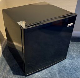 Magic Chef Mini Fridge Black (1.7 cu ft)