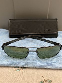 Tumi Thatcher Black Frame And Carbon Fiber Temples