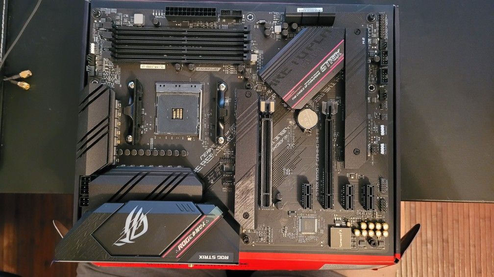 ASUS ROG STRIX B550-F Gaming WiFi AMD AM4 ATX Motherboard