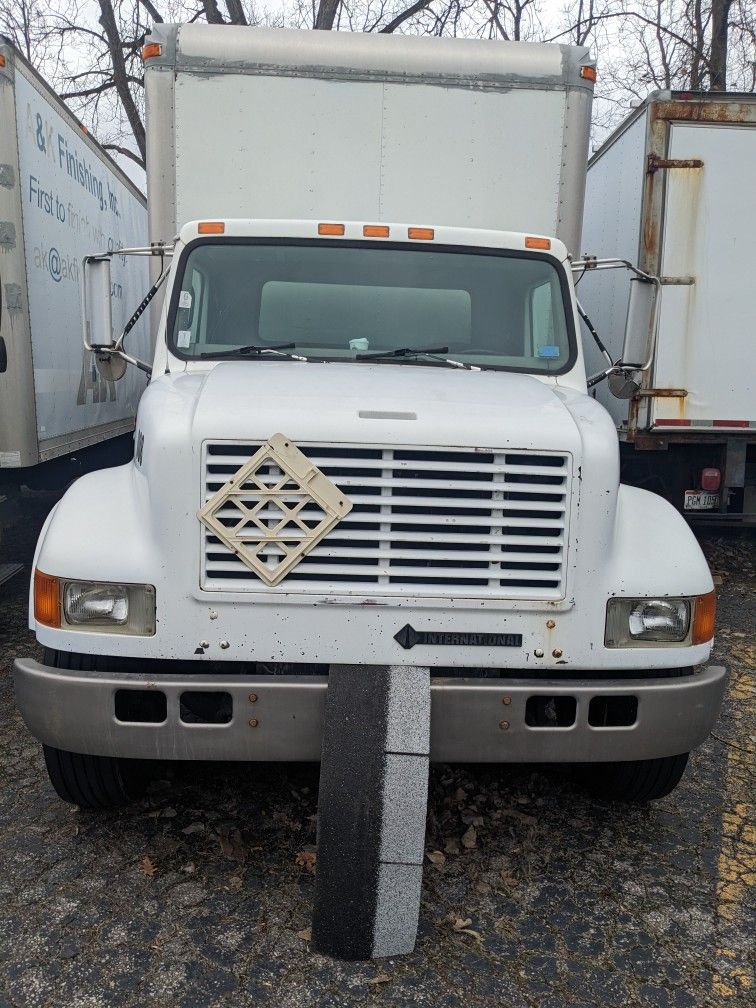 2000 international Box Truck