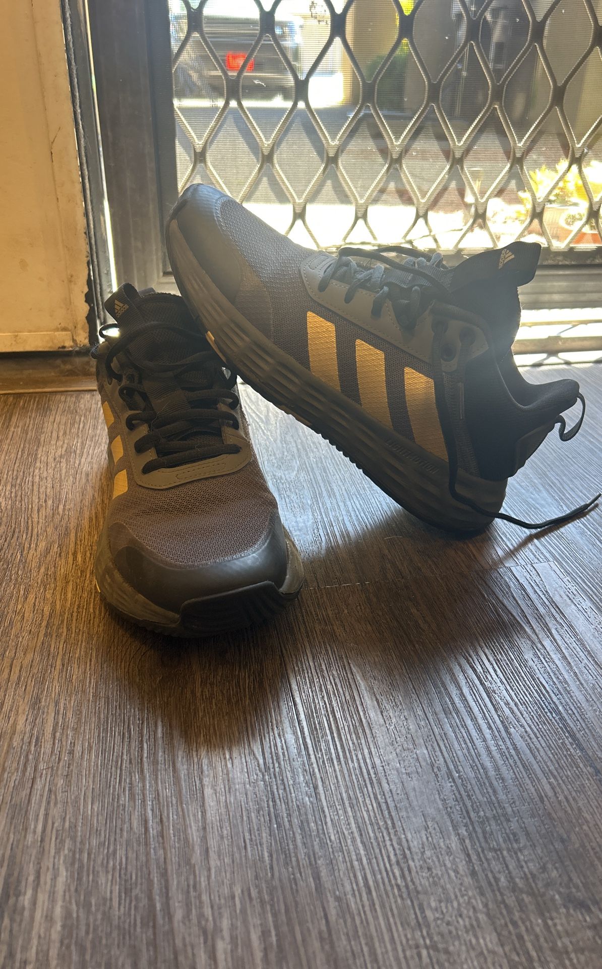 Adidas Men’s Size 8