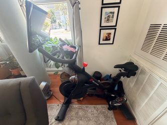 Peloton (original) Excellent condition - need to sell
