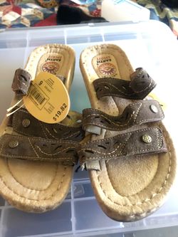 Women’s sandals size 6