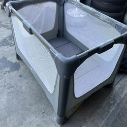 4 Moms Portable Play Pen