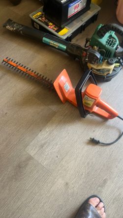 Electric hedge trimmer