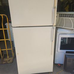 GE Refrigerator And Freezer 
