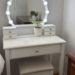 Vanity With Lights 