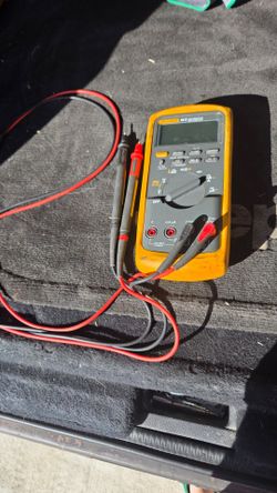 Fluke 88v automotive multimeter