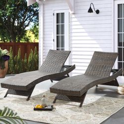 Set of 2 Wicker Pool Lounge Chairs