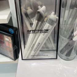 Infinite Glow Makeup Brushed 
