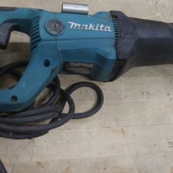 Makita sawzall corded JR3051T PRE OWNED 886304-4