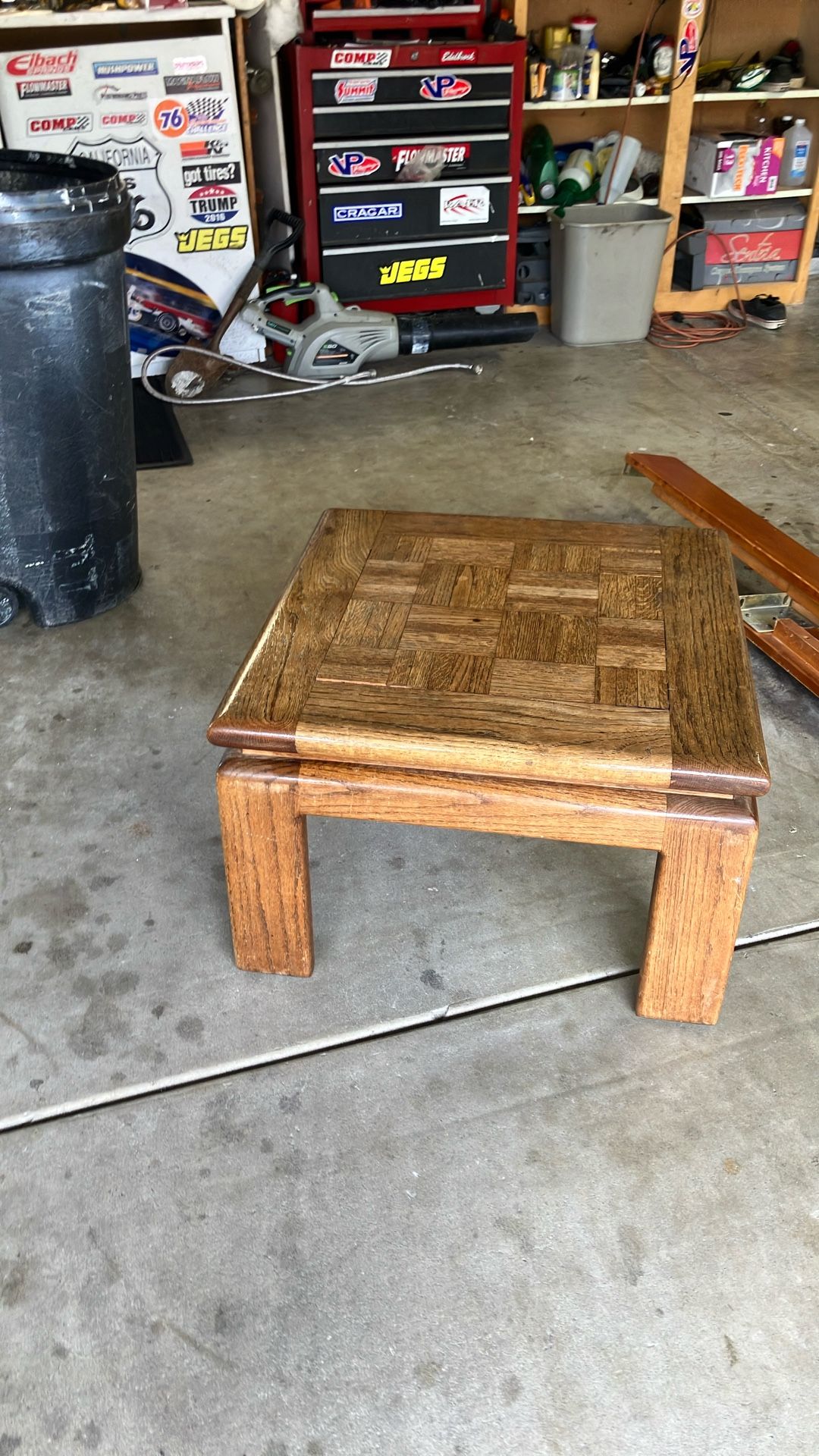 End table, solid wood nice good condition
