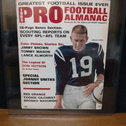 1965 PRO Football Almanac Magazine W JOHNNY UNITAS on The Cover.😀