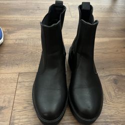 Women’s Chelsea Black Leather Boot Size 8.5