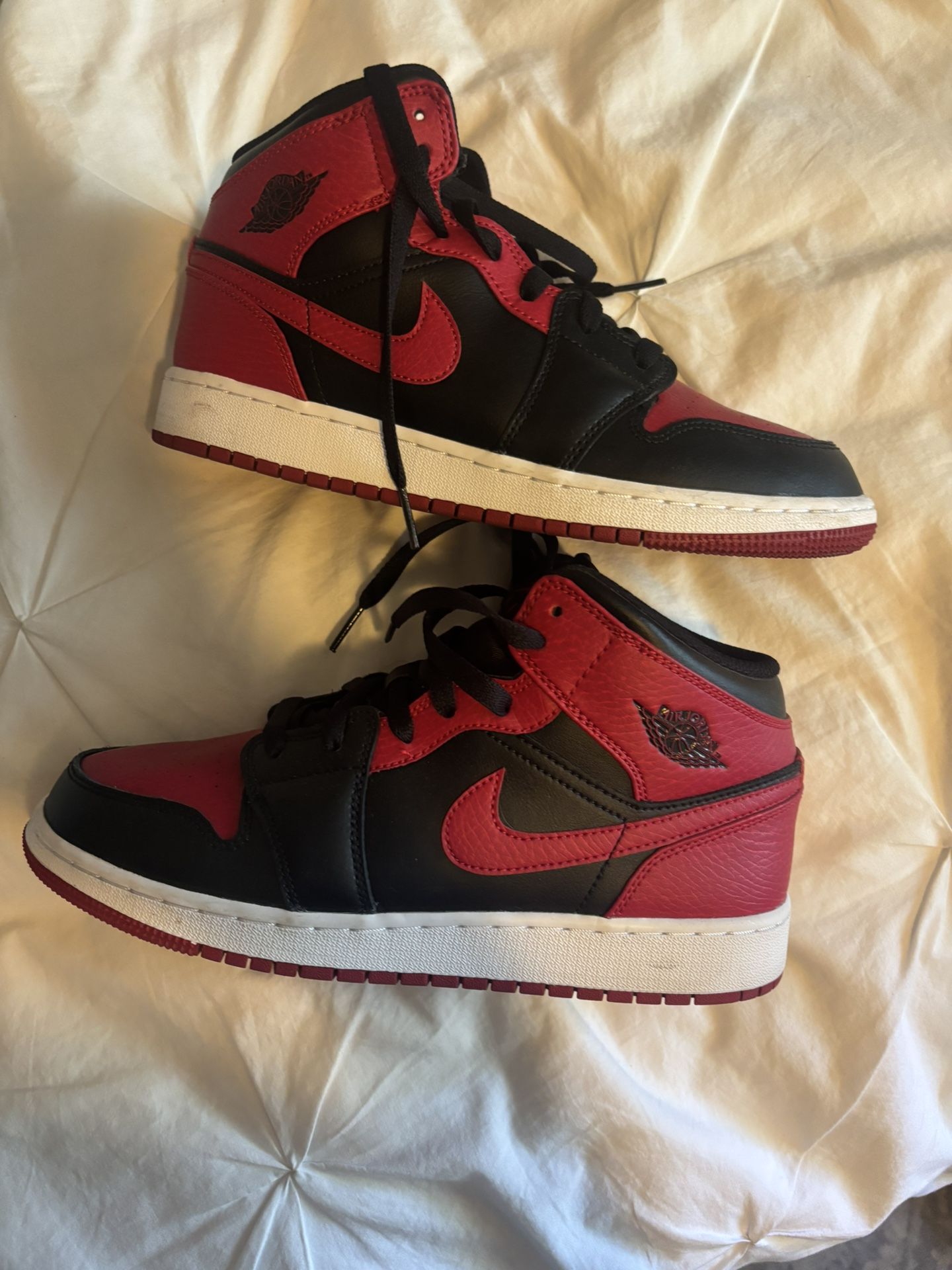 Jordan 1 Mid Youth Size 7