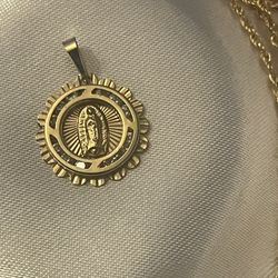 Gold necklace pendant