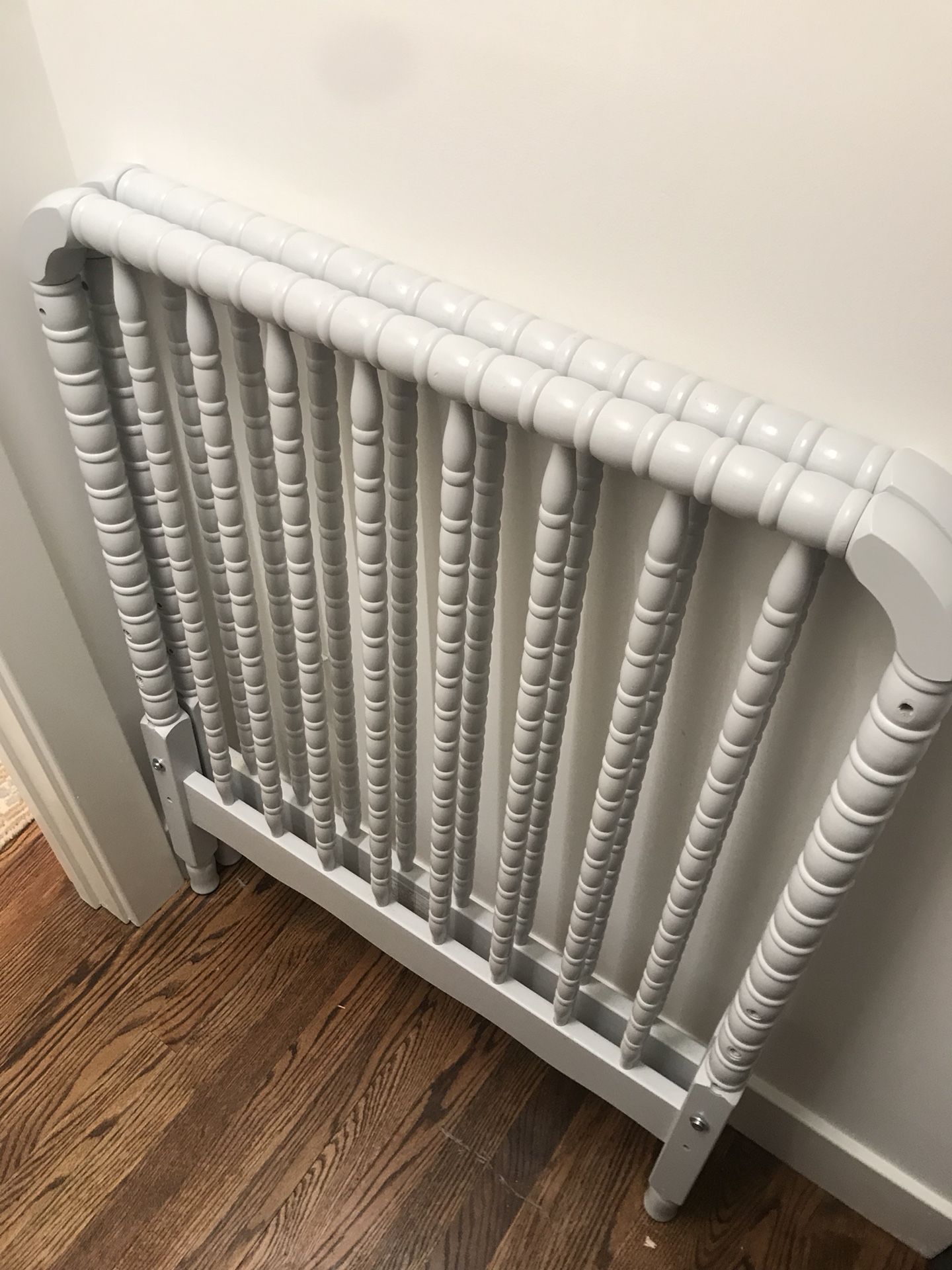 Jenny Lind 3-in-1 crib. Fog Gray