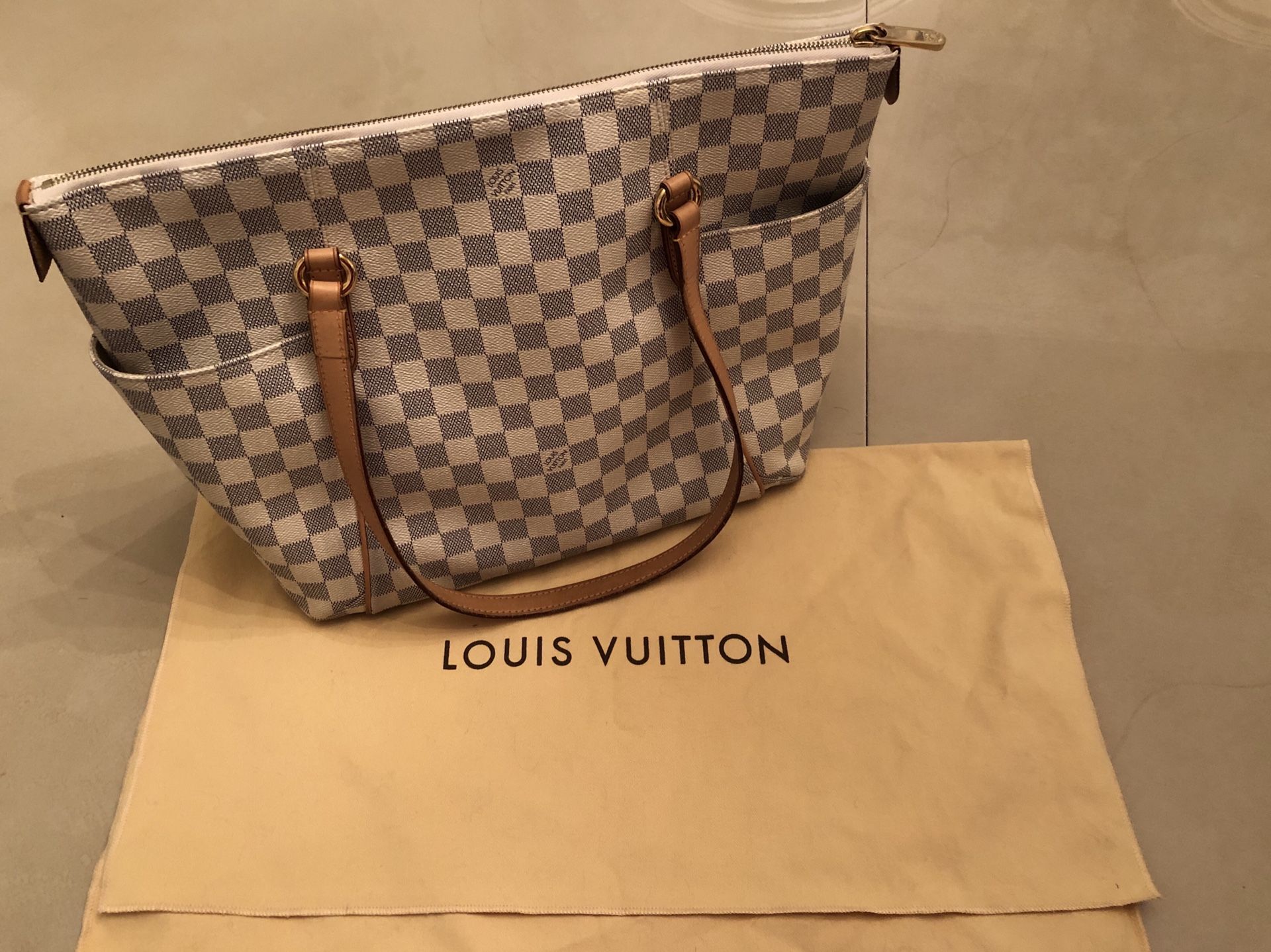 LOUIS VUITTON