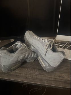 nike air maxes 95