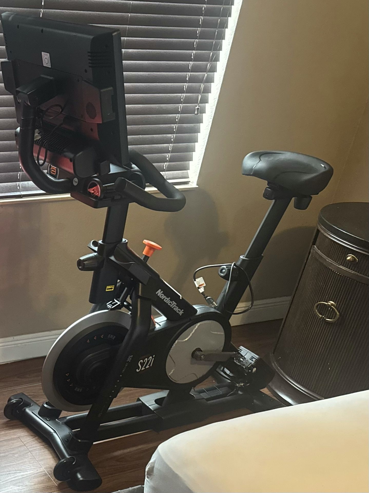 NordicTrack Commercial S22i Studio Cycle