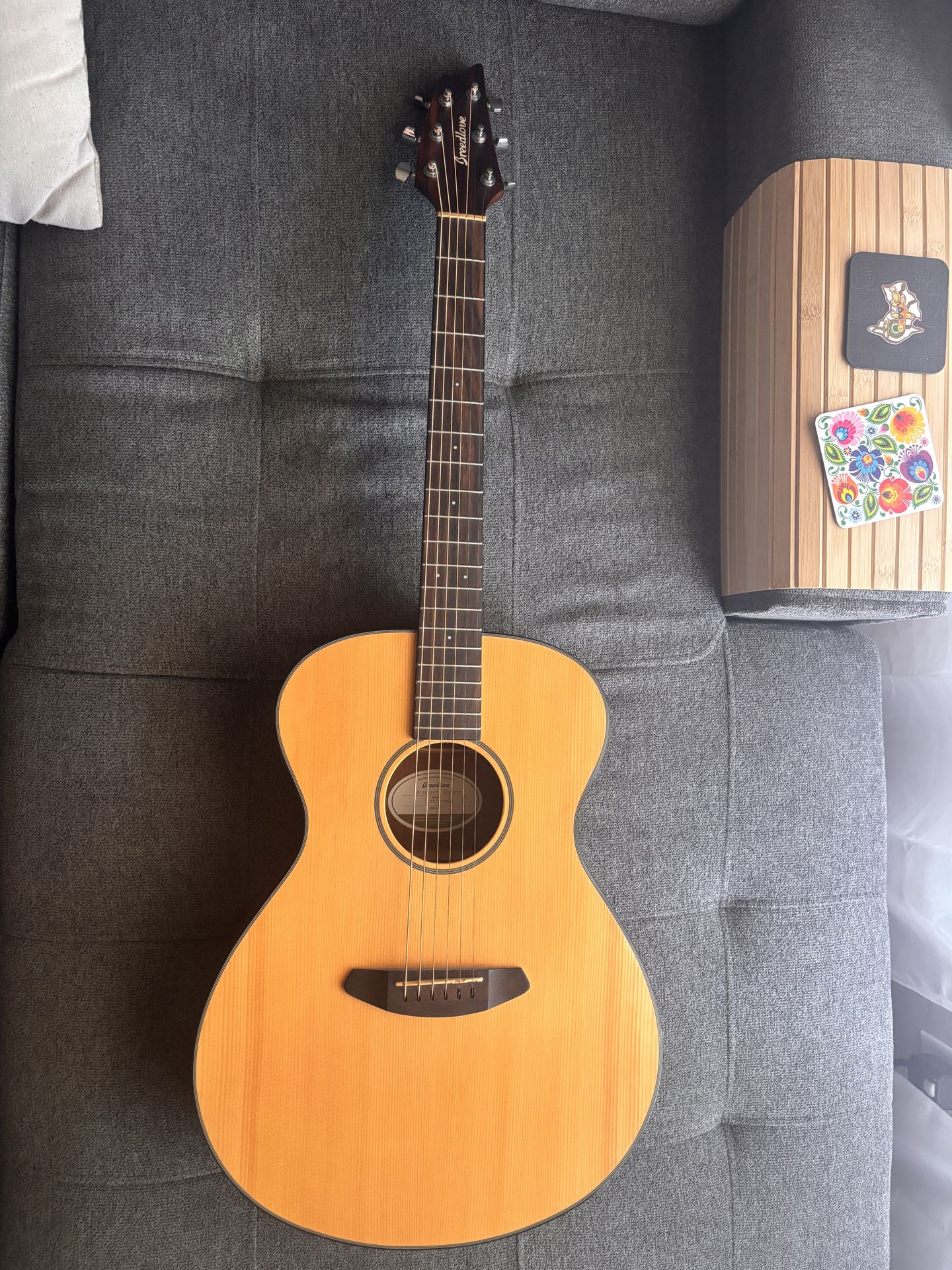 Breedlove Discovery ConcertAcoustic guitar
