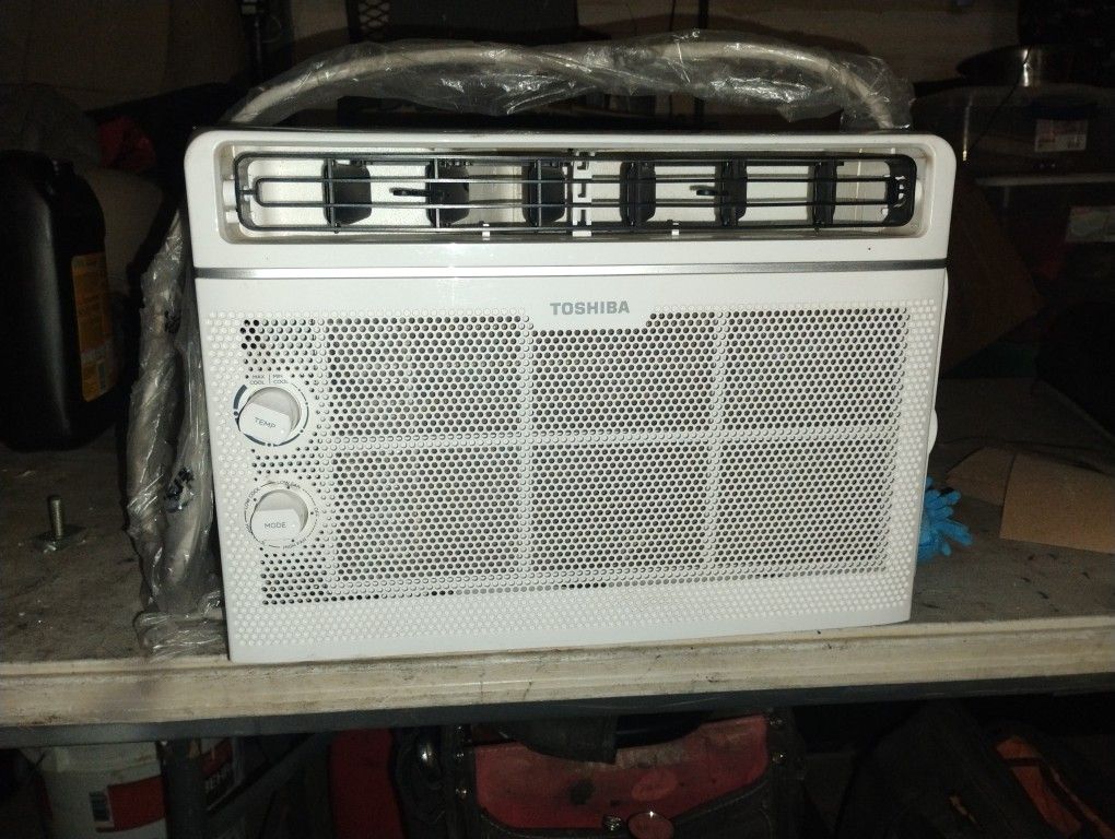 5000 Btu 1/2 Hp Window AC Unit Toshiba 