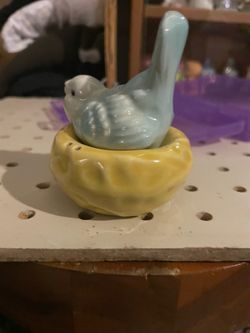 Bird and nest vintage salt and pepper shakers