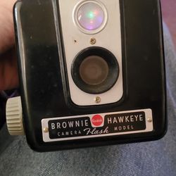 KODAK Brownie Hawkeye Flash Model -  Vintage camera equipment - untested