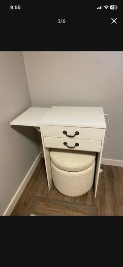 LOW PRICE MOVING- $600 RETAIL BEAUTIFUL WAYFAIR LIGHT UP VANITY