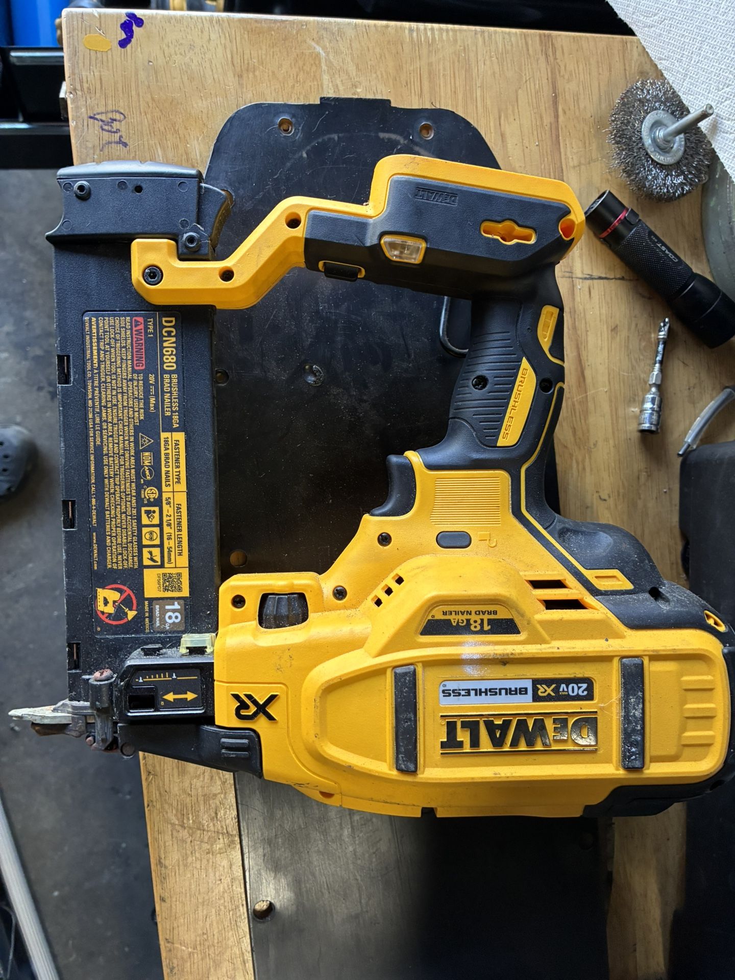 Dewalt Chordless Nail Gun