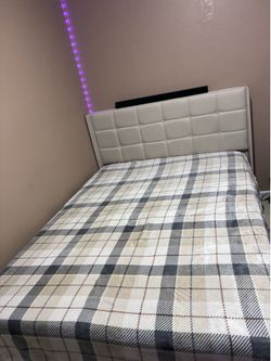 Full size bed