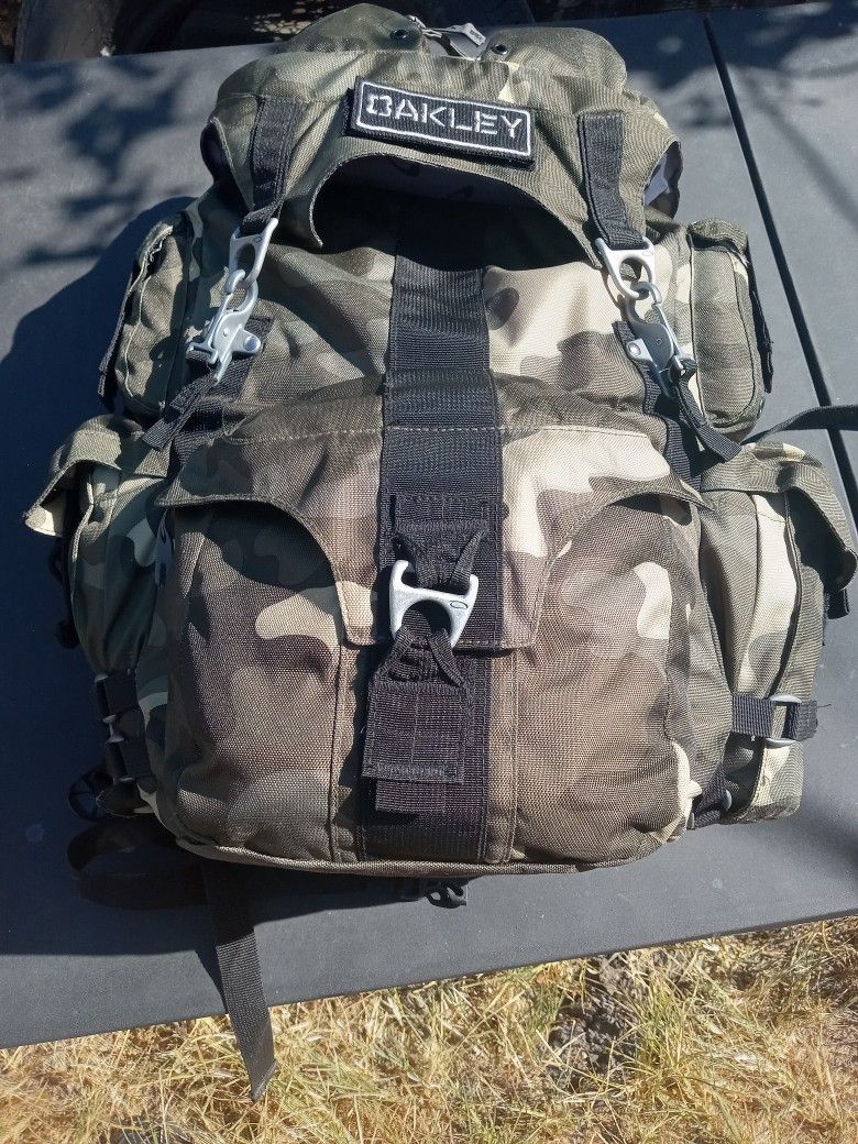 Oakley mechanism backpack clearance camo