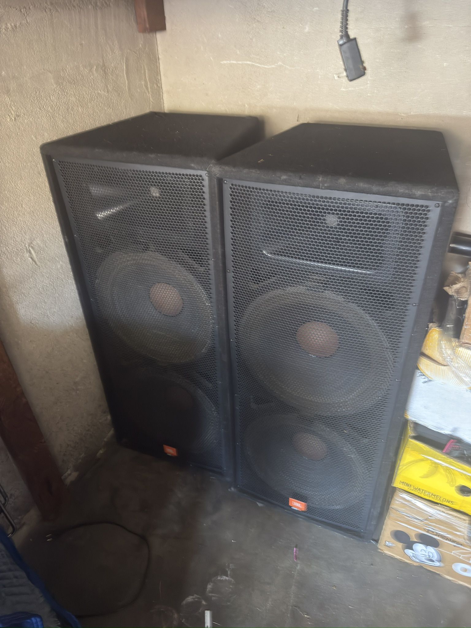 2 Jbl JRX100 Speakers
