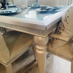Dining  Table 