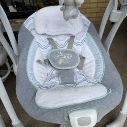 Ingenuity ConvertMe 2-in-1 Compact Portable Automatic Baby Swing & Infant Seat, Battery-Saving Vibra