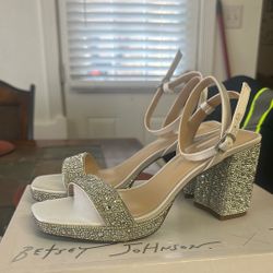 Betsey Johnson D🤍 Shoes