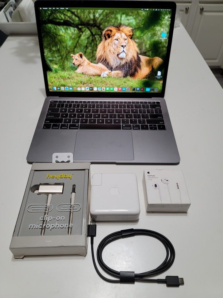 MacBook pro i5 LOADED Word Excel Motion Adobe Affinity