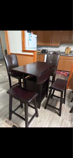 Smoll 36x36 dining table