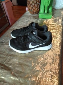 Black Nikes Sneakers 