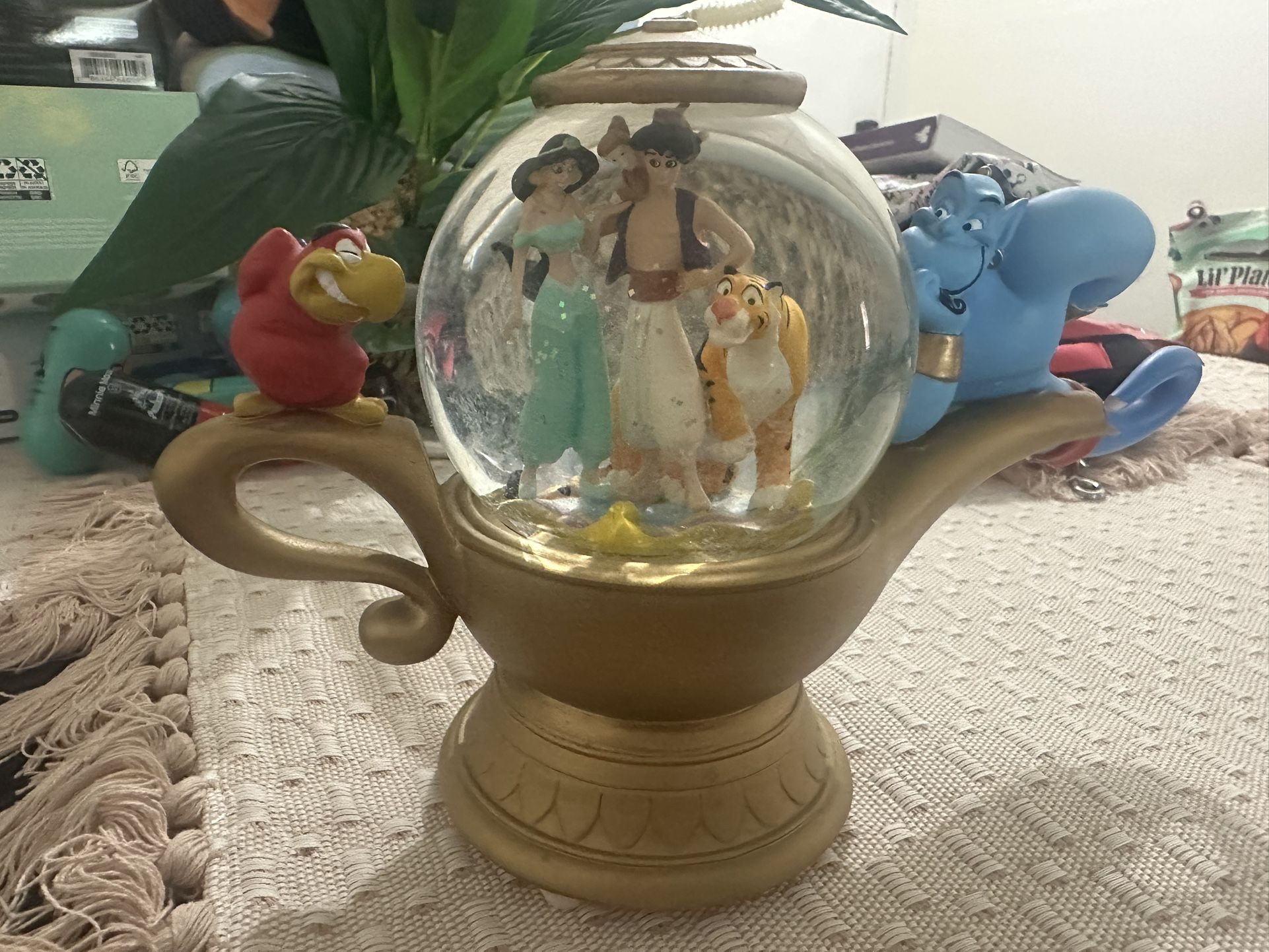 Disney Aladdin Collectors Snow Globe