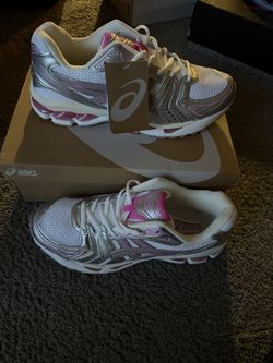 Beige and pink Asics gel sz 12