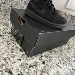 Black Jordan’s 5c 