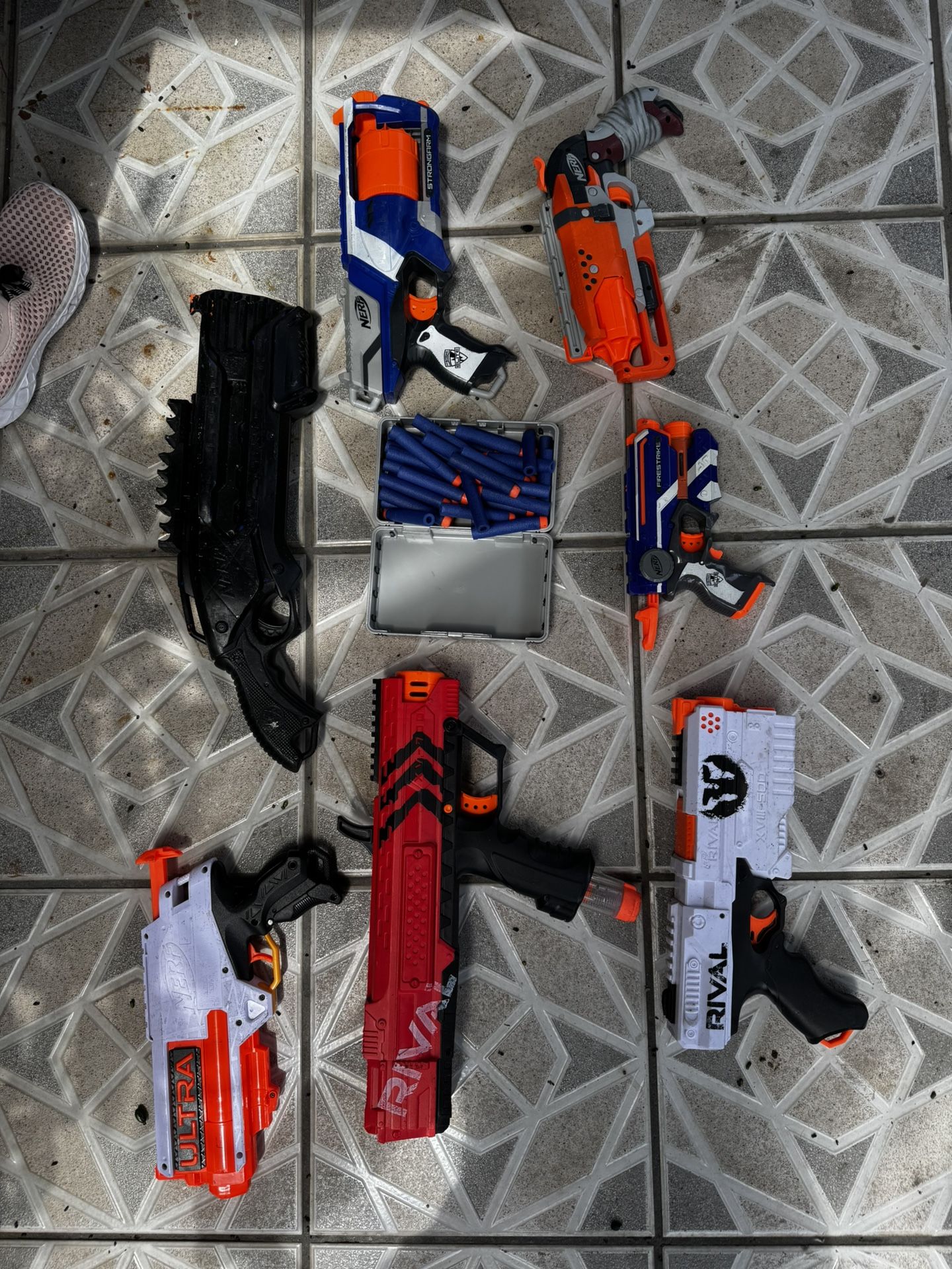 NERF GUN LOT WITH AMMO