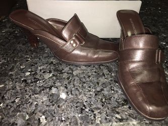 Brown heels size 6.