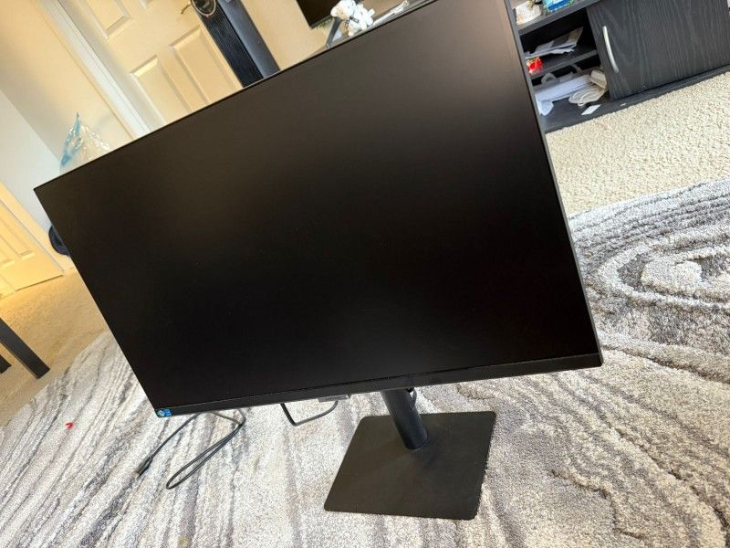 Selling 24” ViewFinity S60A QHD High Resolution