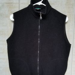 junior vest SIZE  LARGE ( it can fit a small for WOMEN)