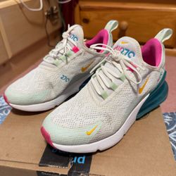 Nike Air Max 270 Women’s Size 6