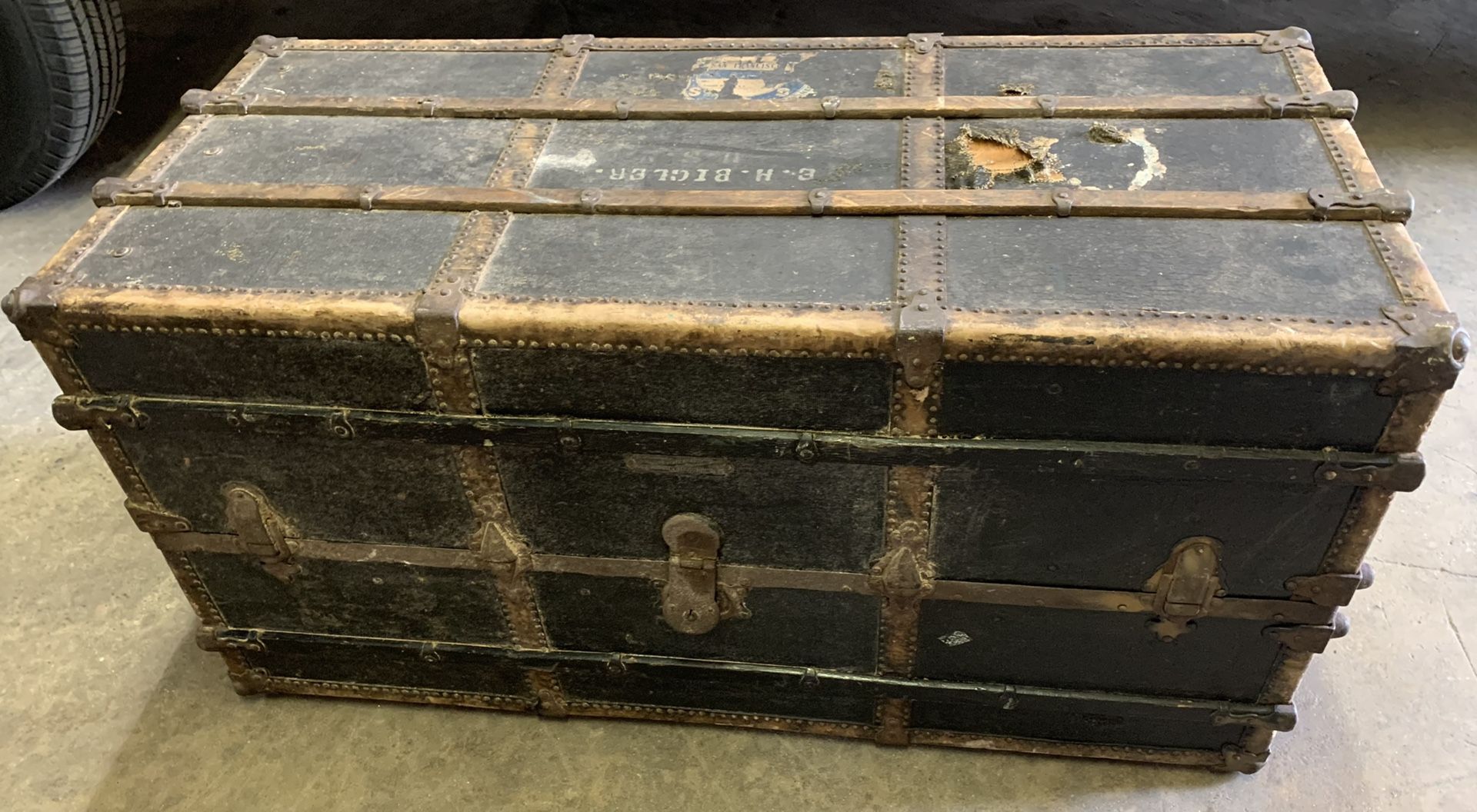 Antique Steamer Trunk w/Liner – Furniture Guy Seattle