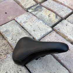 Mongoose Black Seat